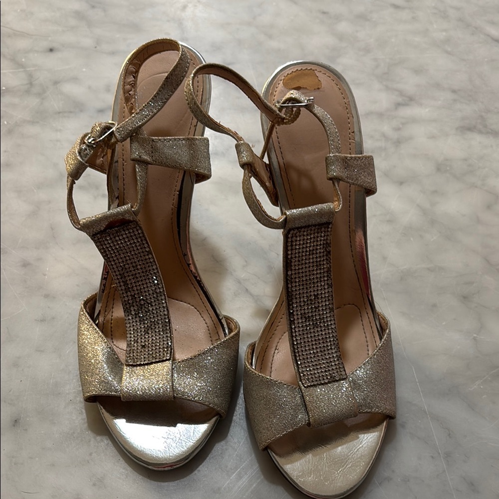 Elegant Gold Strappy Women's Sandals